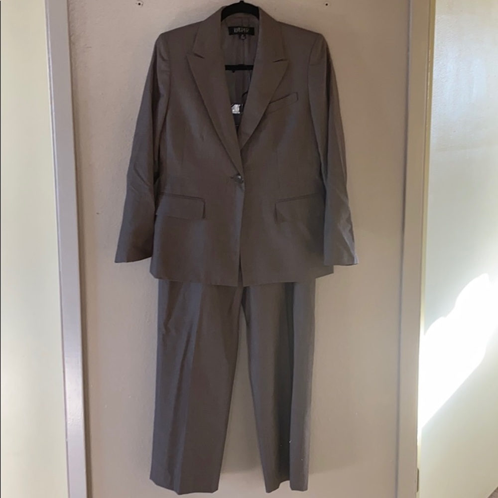 Jasper women’s suit